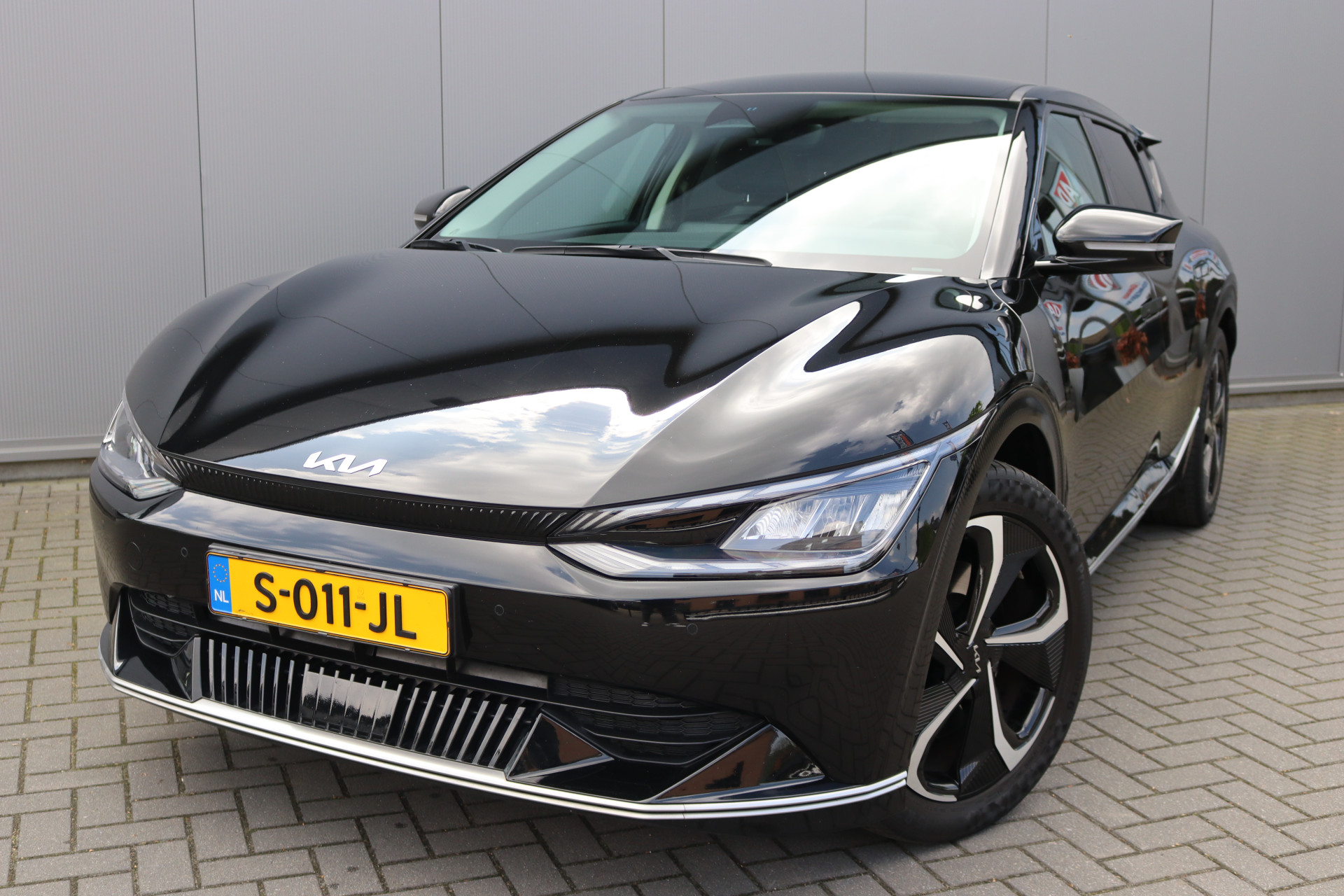 44431940-7.jpg