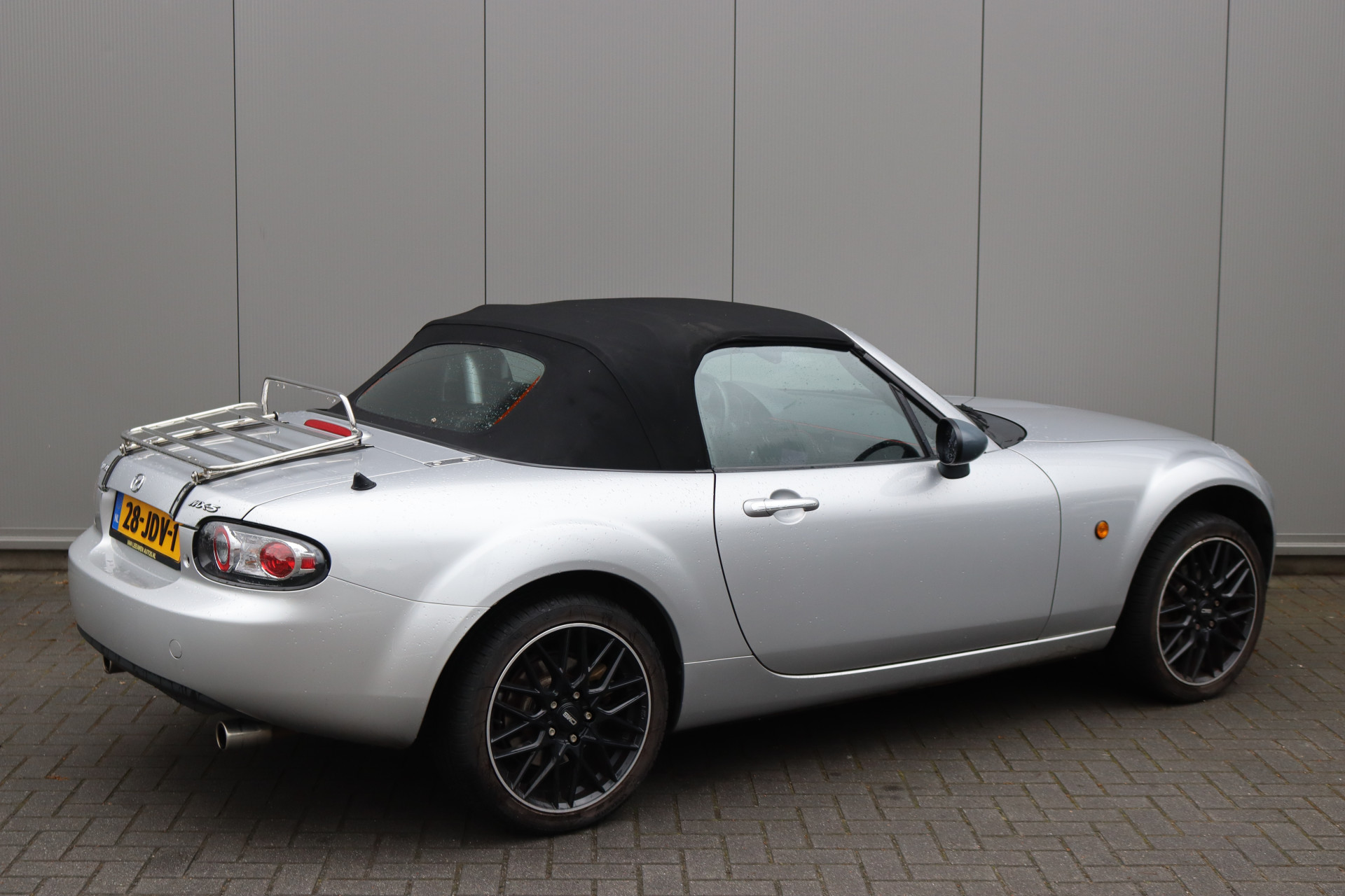 45399798-6.jpg